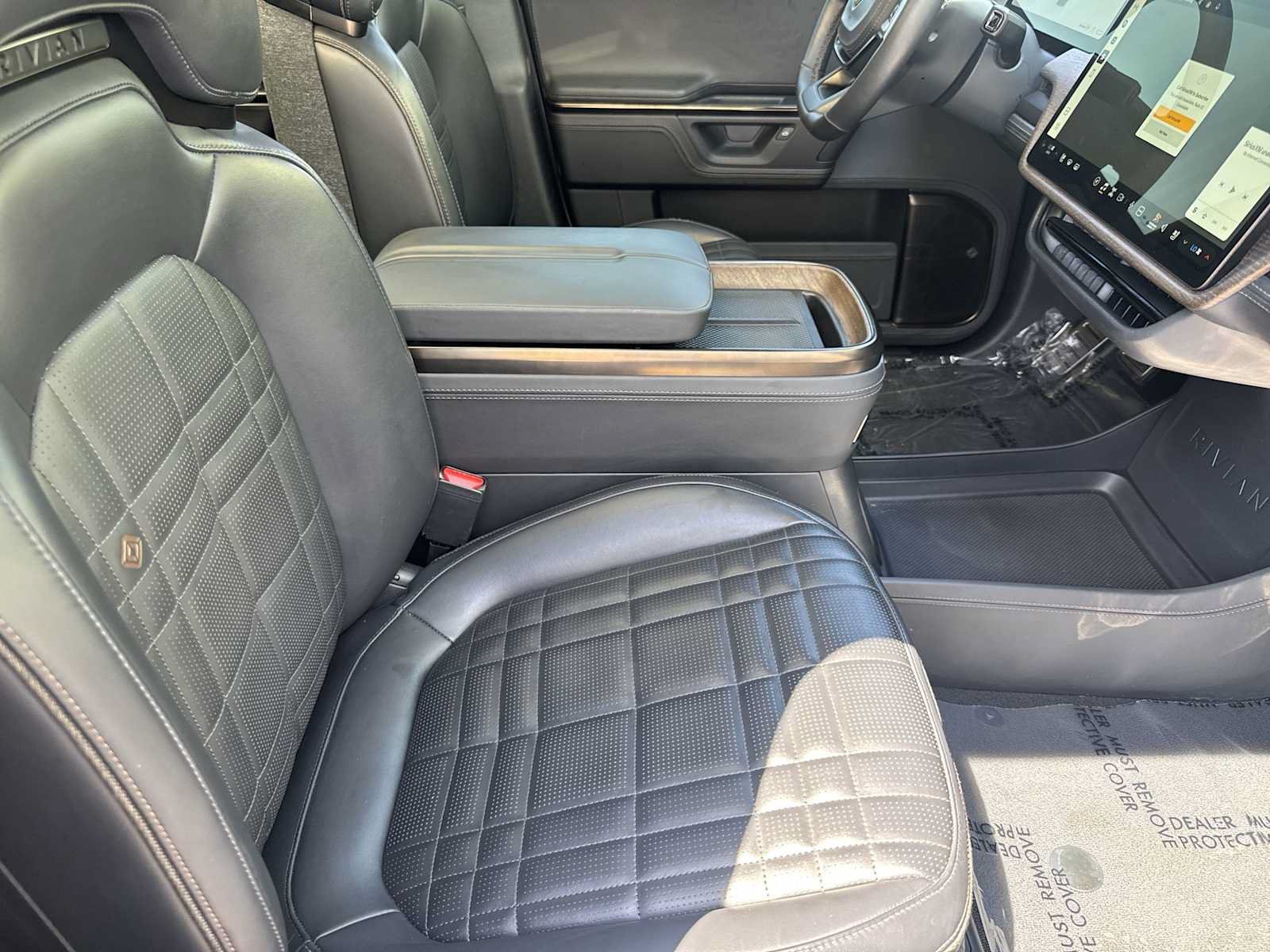 Used 2025 Rivian R1S Premium AWD/4WD image 17