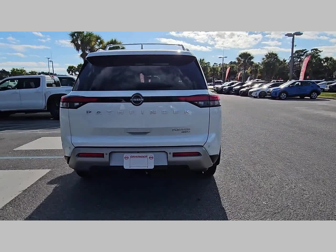 Used 2024 Nissan Pathfinder Platinum w/ Cargo Package image 32