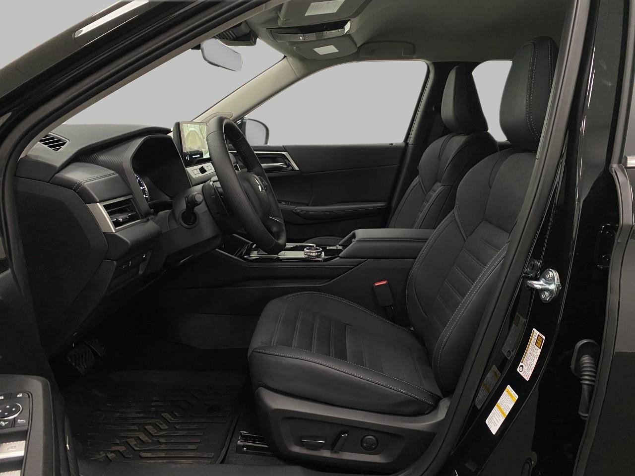 New 2026 Mitsubishi Outlander SE image 32