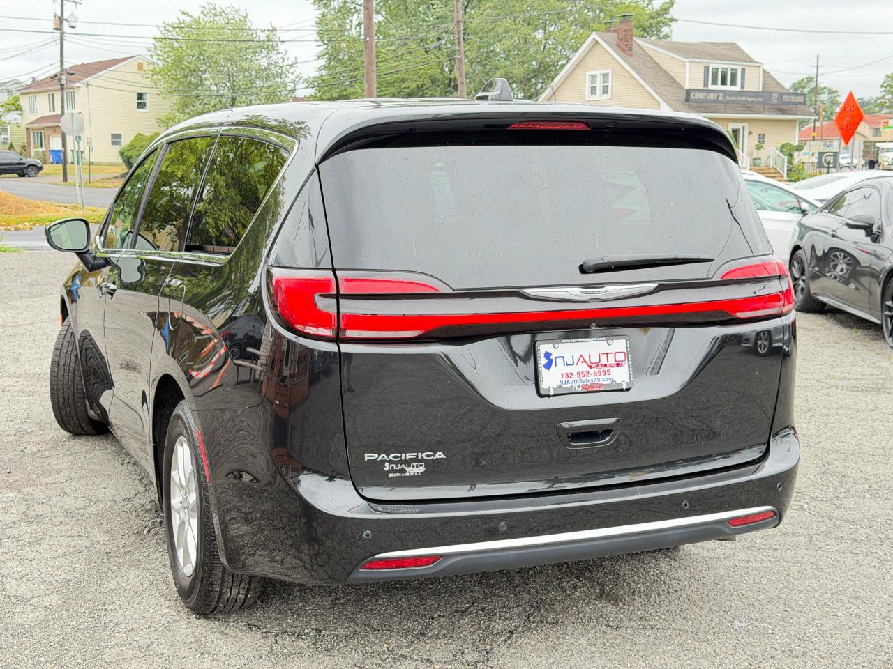 Used 2023 Chrysler Pacifica Touring-L FWD image 94