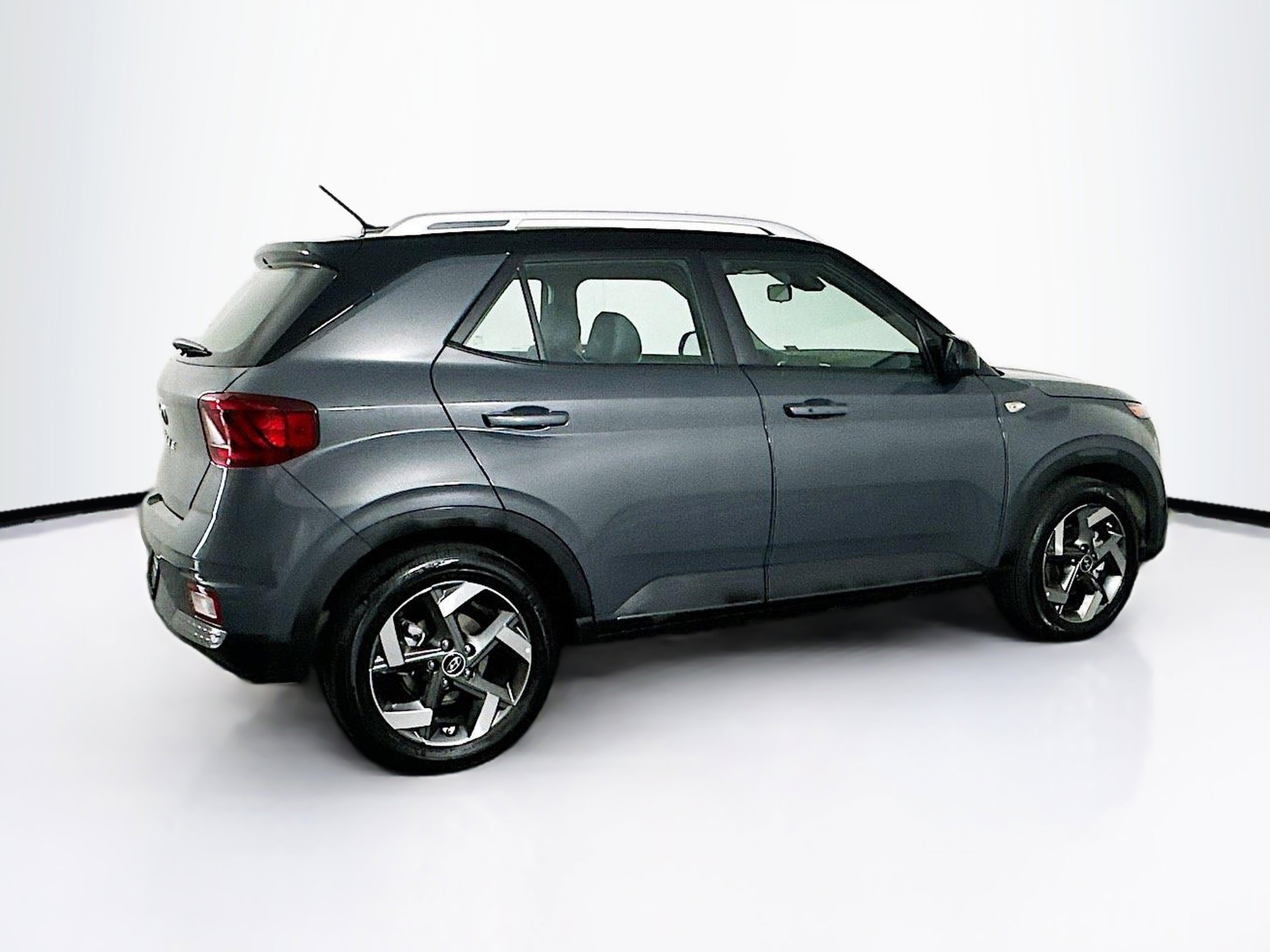 Used 2025 Hyundai Venue Limited image 10