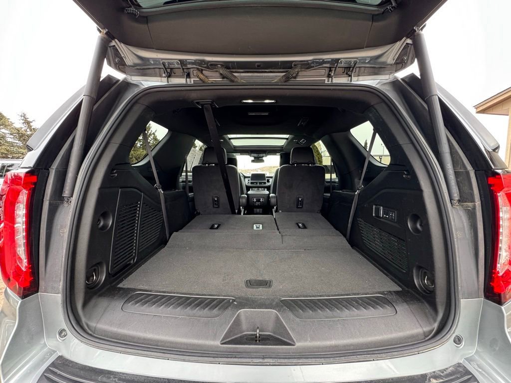 Used 2024 GMC Yukon SLT w/ SLT Luxury Package image 40