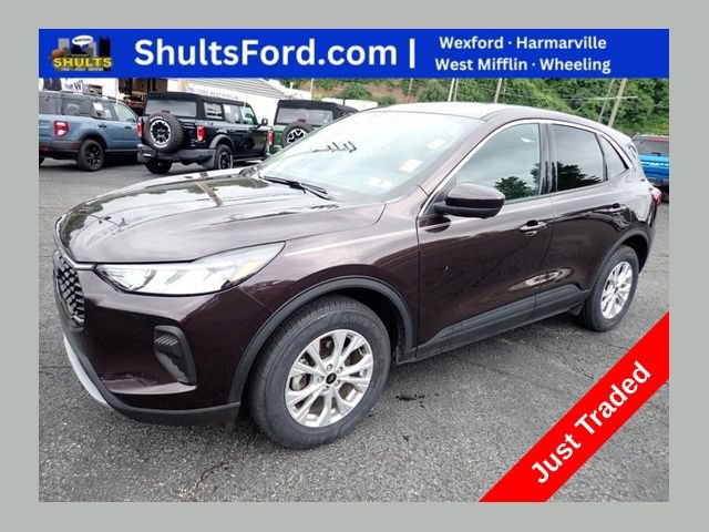 Used 2023 Ford Escape Active w/ Tech Pack #2 AWD/4WD image 1