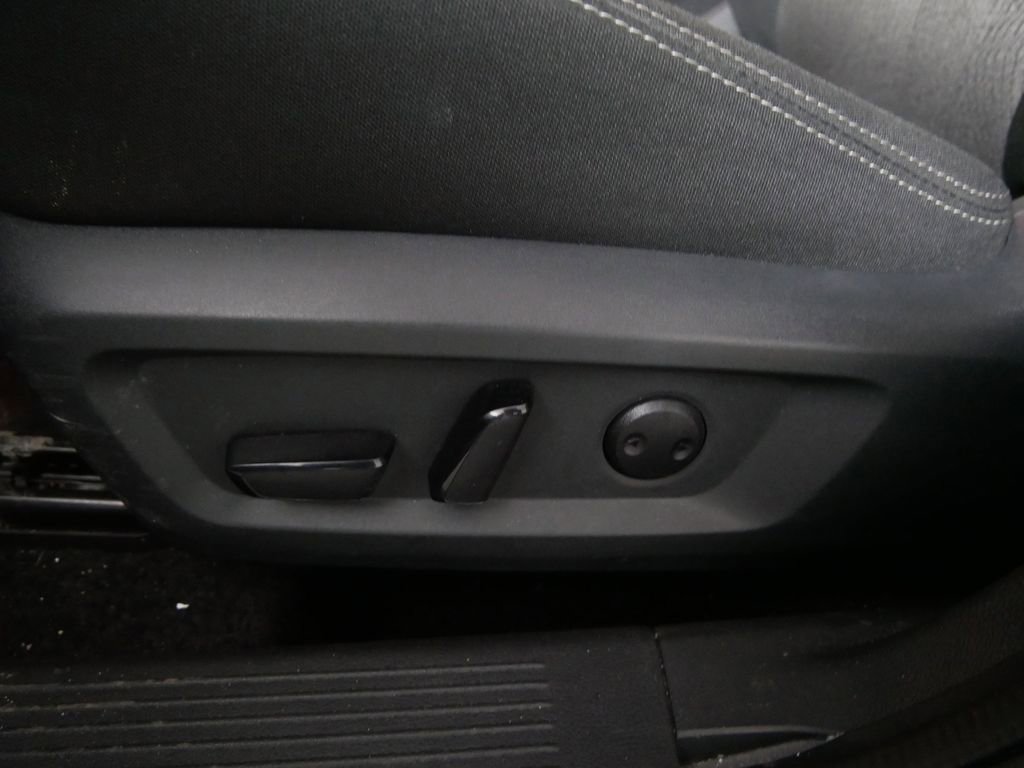 Used 2025 Nissan Rogue SV image 18