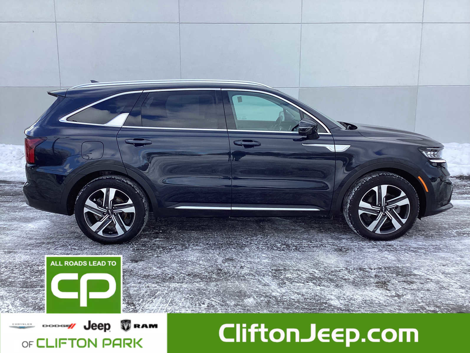 Used 2023 Kia Sorento SX Prestige image 3