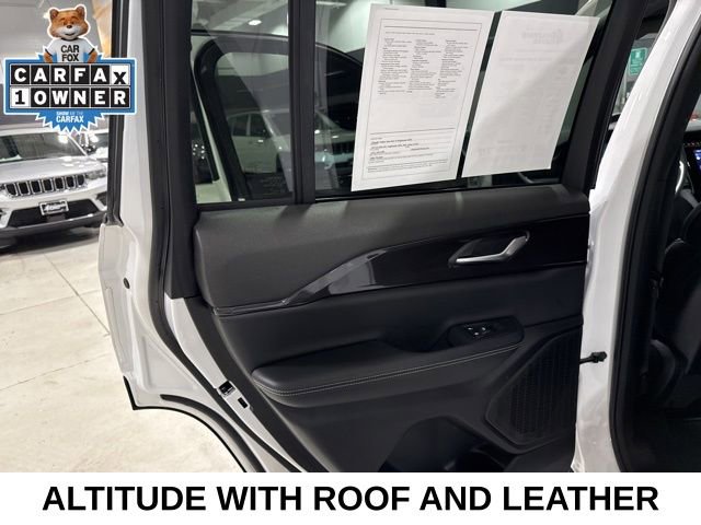 Used 2023 Jeep Grand Cherokee Altitude image 32