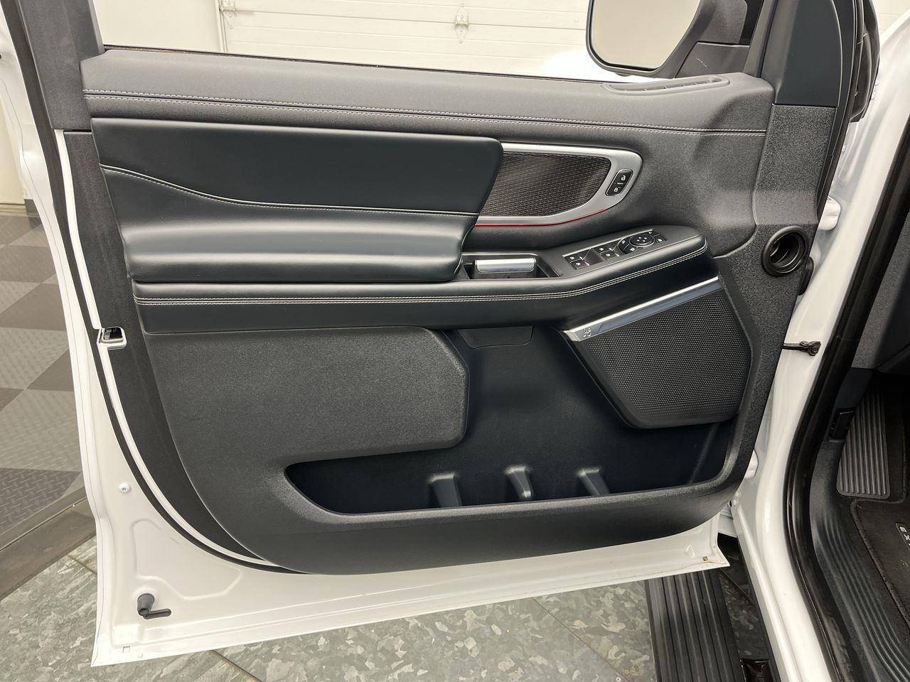 Certified 2025 Ford Expedition Max Platinum w/ Stealth Appearance Package AWD/4WD image 11
