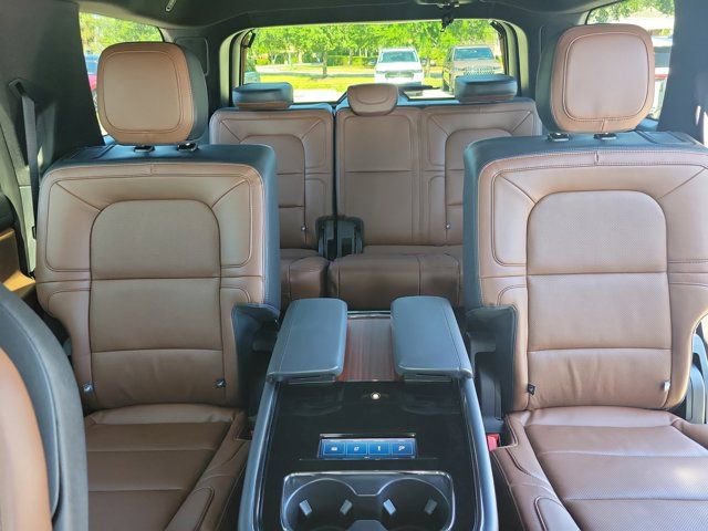 Certified 2024 Lincoln Navigator Reserve AWD/4WD image 18