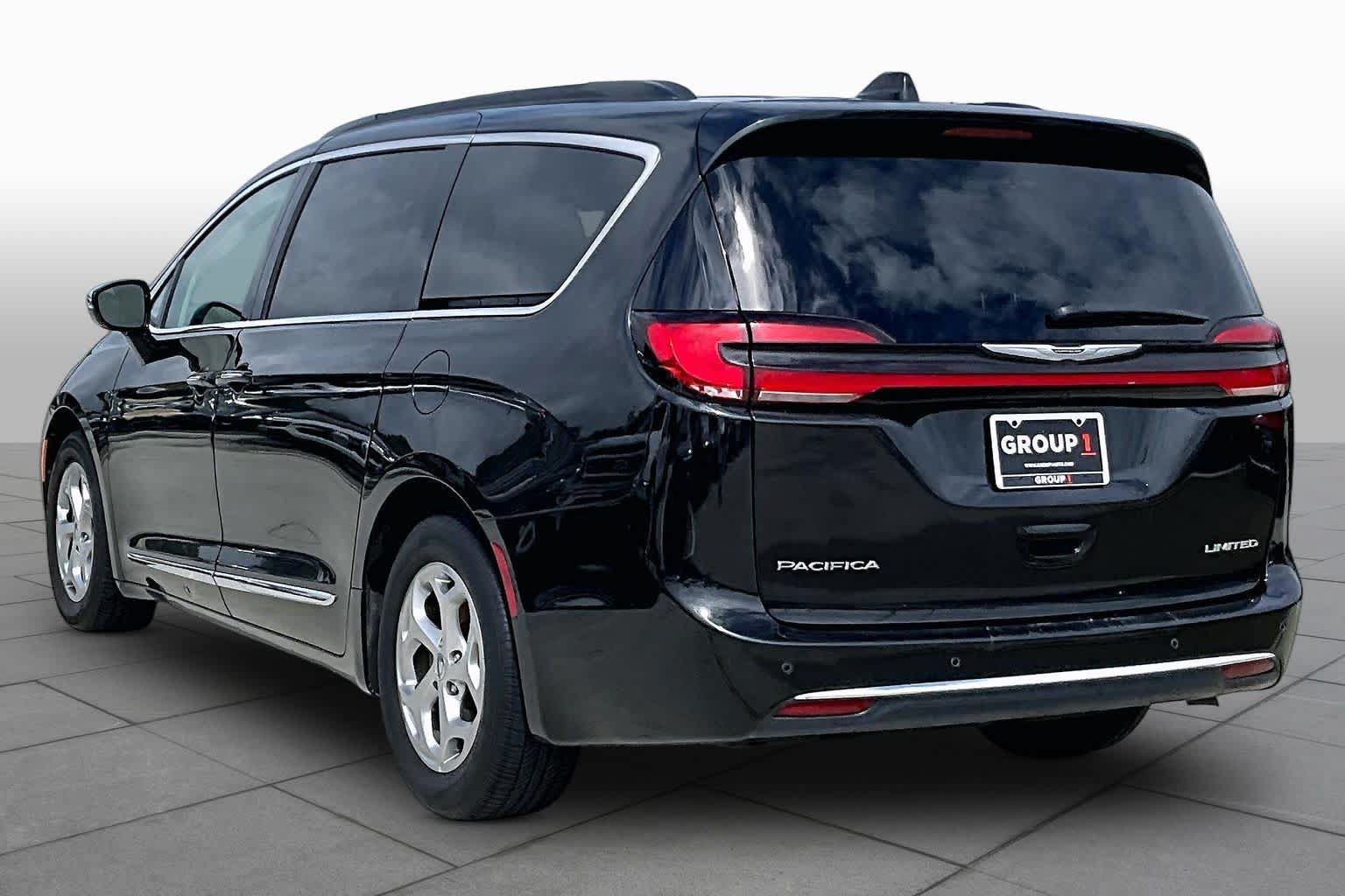 Used 2023 Chrysler Pacifica Limited FWD image 12