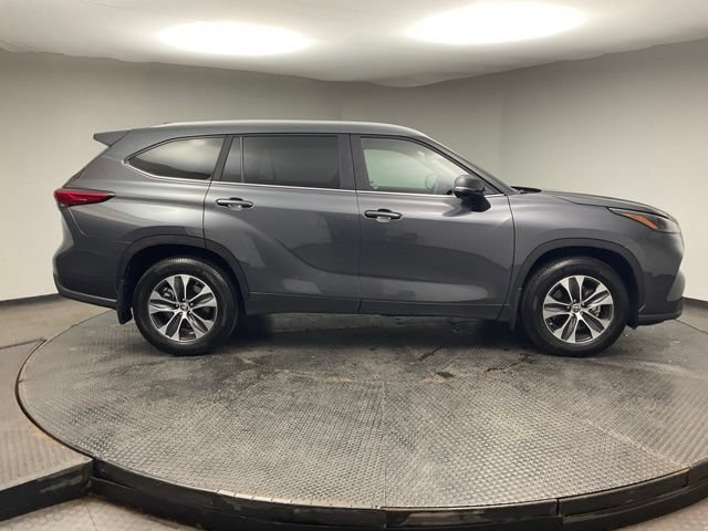 Used 2023 Toyota Highlander XLE AWD/4WD image 8