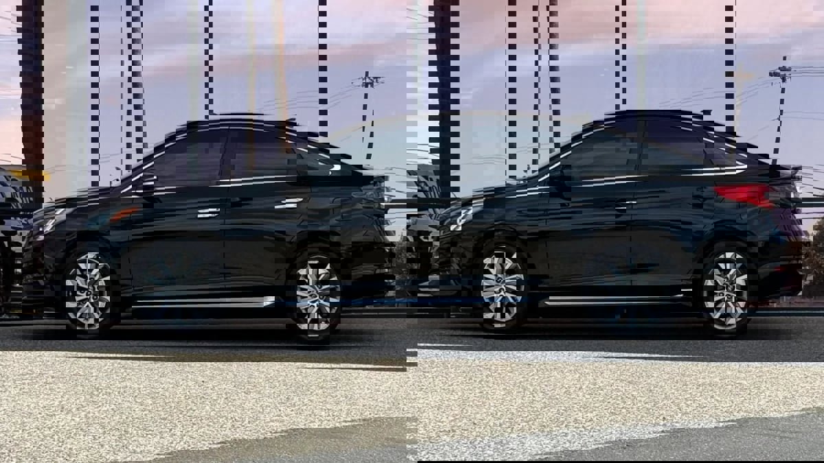 Used 2016 Hyundai Sonata Sport w/ Option Group 02 FWD image 5