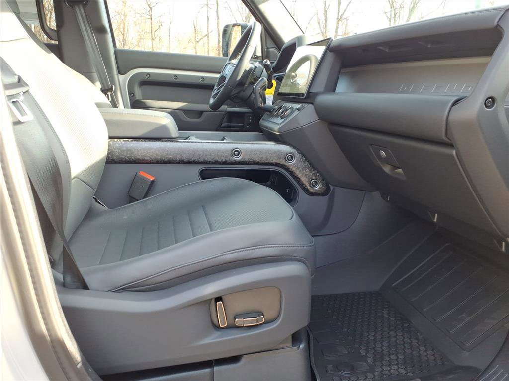 New 2026 Land Rover Defender 110 OCTA image 3
