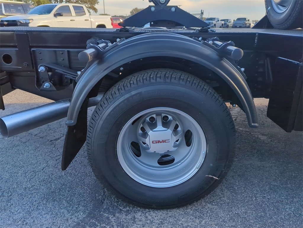 New 2025 GMC Sierra 3500 Pro w/ Convenience Package image 15