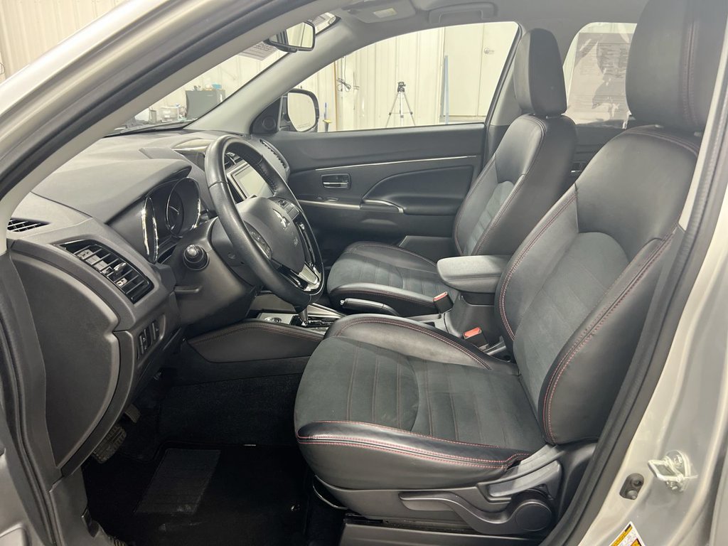 Used 2024 Mitsubishi Outlander Sport SE AWD/4WD image 19