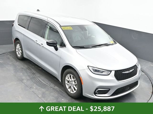 Used 2024 Chrysler Pacifica Touring-L image 39