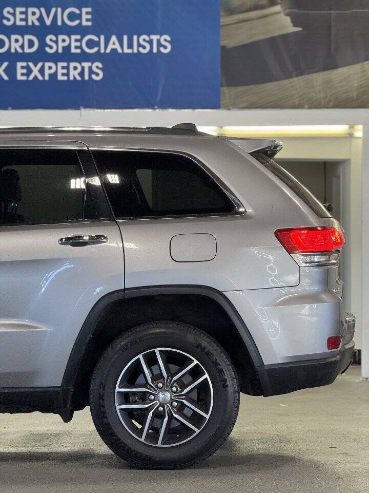 Used 2017 Jeep Grand Cherokee Limited w/ Luxury Group II AWD/4WD image 13