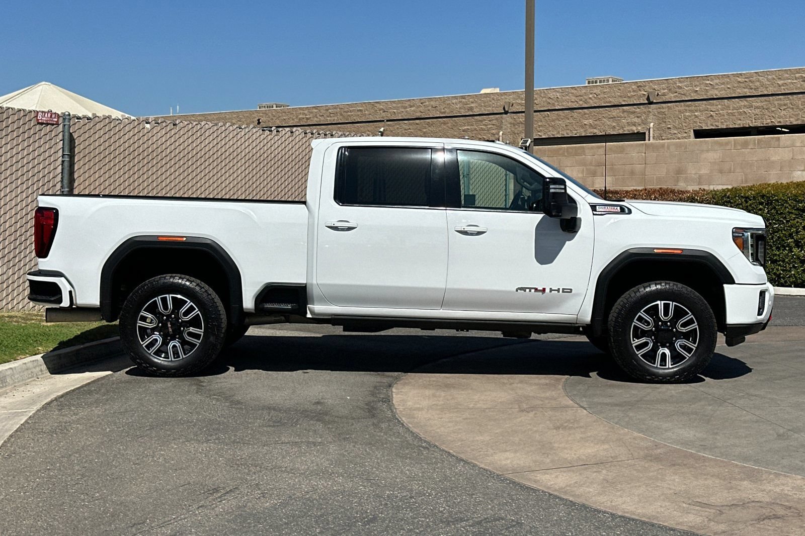 Certified 2022 GMC Sierra 2500 AT4 w/ AT4 Preferred Package AWD/4WD image 3