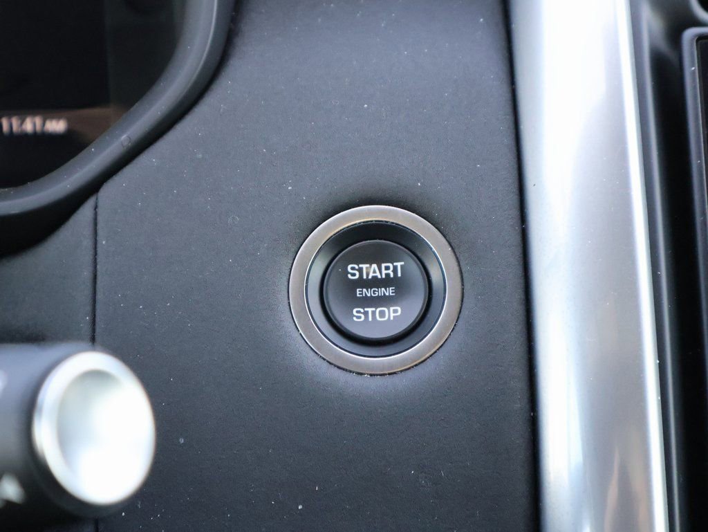 Used 2025 Land Rover Discovery S image 28