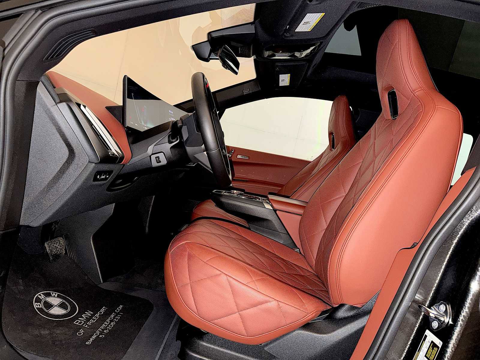 Used 2025 BMW iX M60 w/ Luxury Package image 9