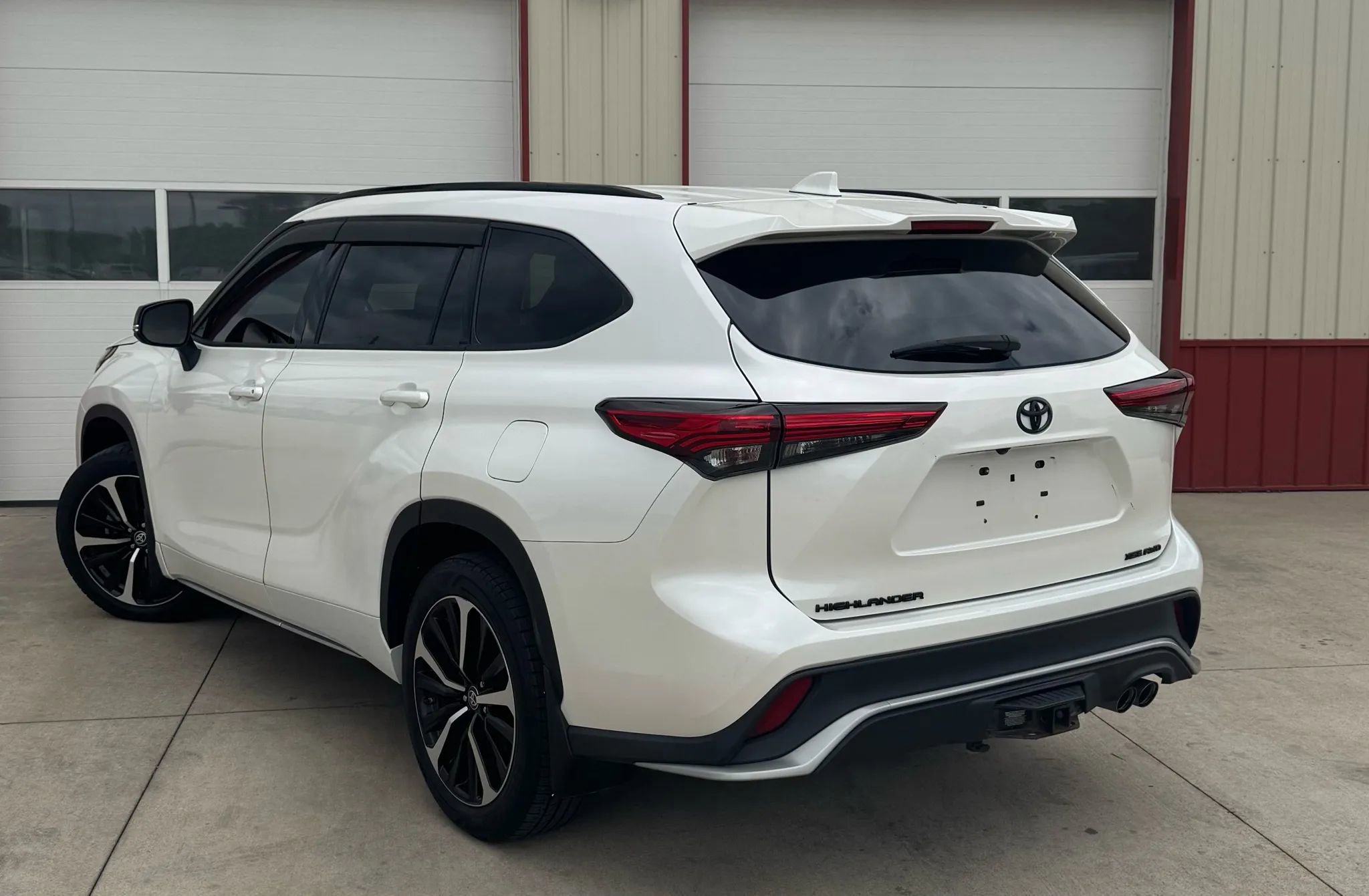 Used 2021 Toyota Highlander XSE AWD/4WD image 24