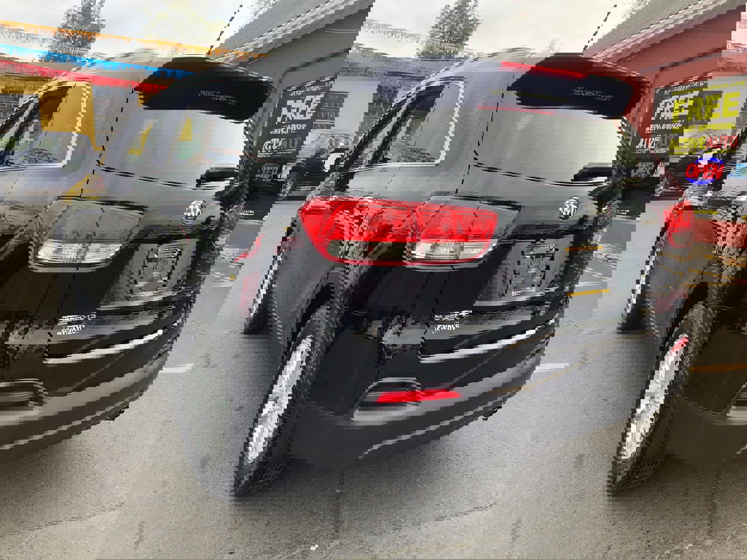 Used 2017 Kia Sorento AWD image 5