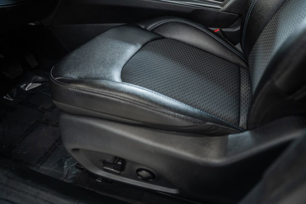 Certified 2025 Jeep Compass Latitude w/ Sun & Sound Group image 42