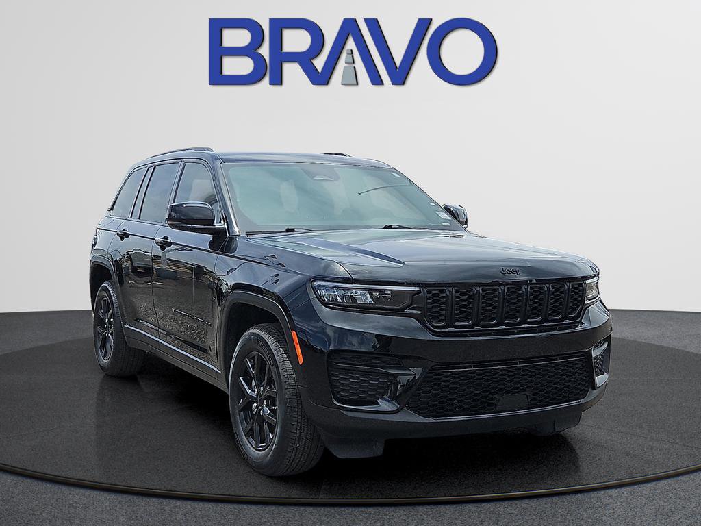 Used 2024 Jeep Grand Cherokee Altitude RWD image 2