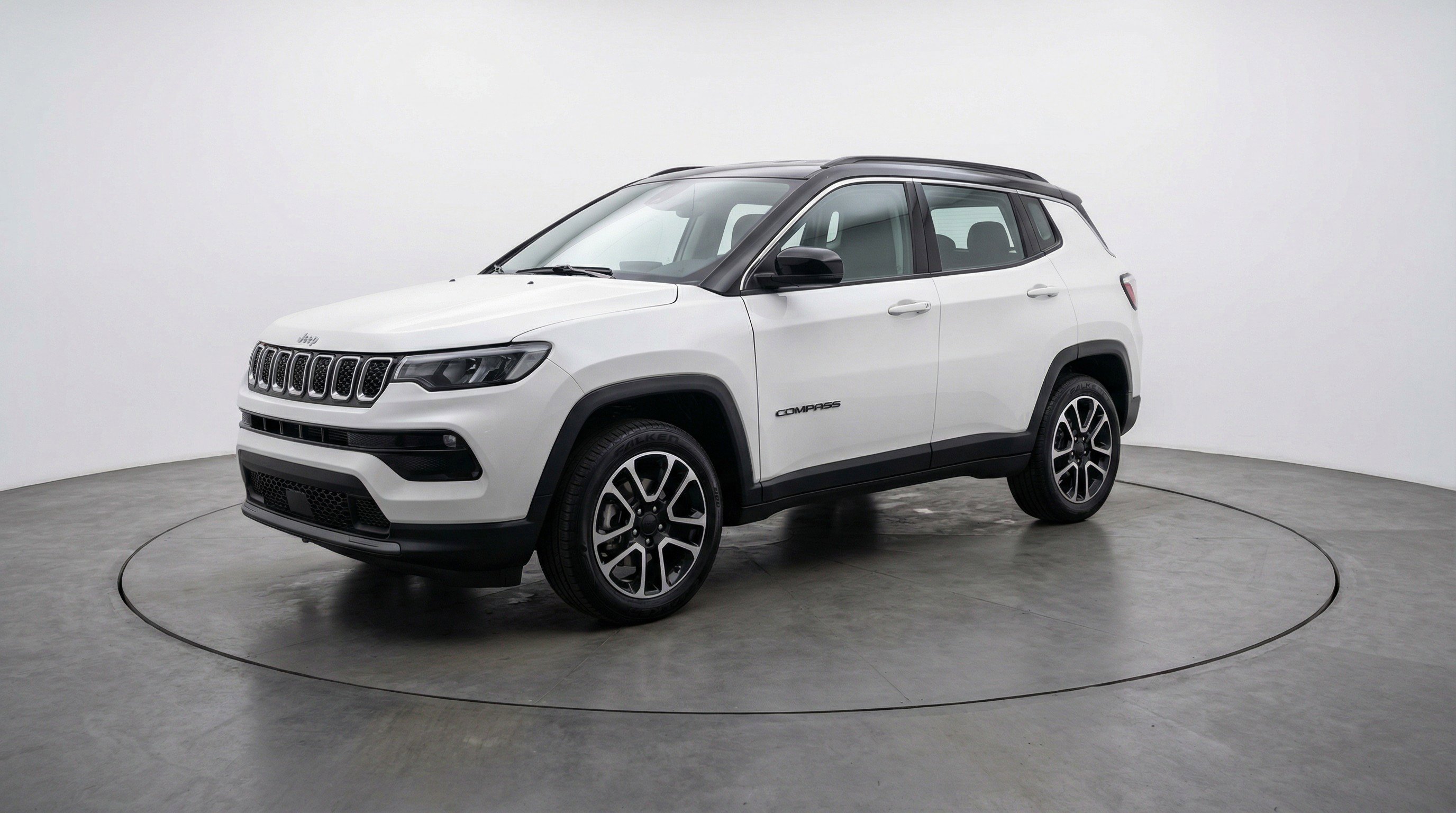 Used 2025 Jeep Compass Trailhawk image 3