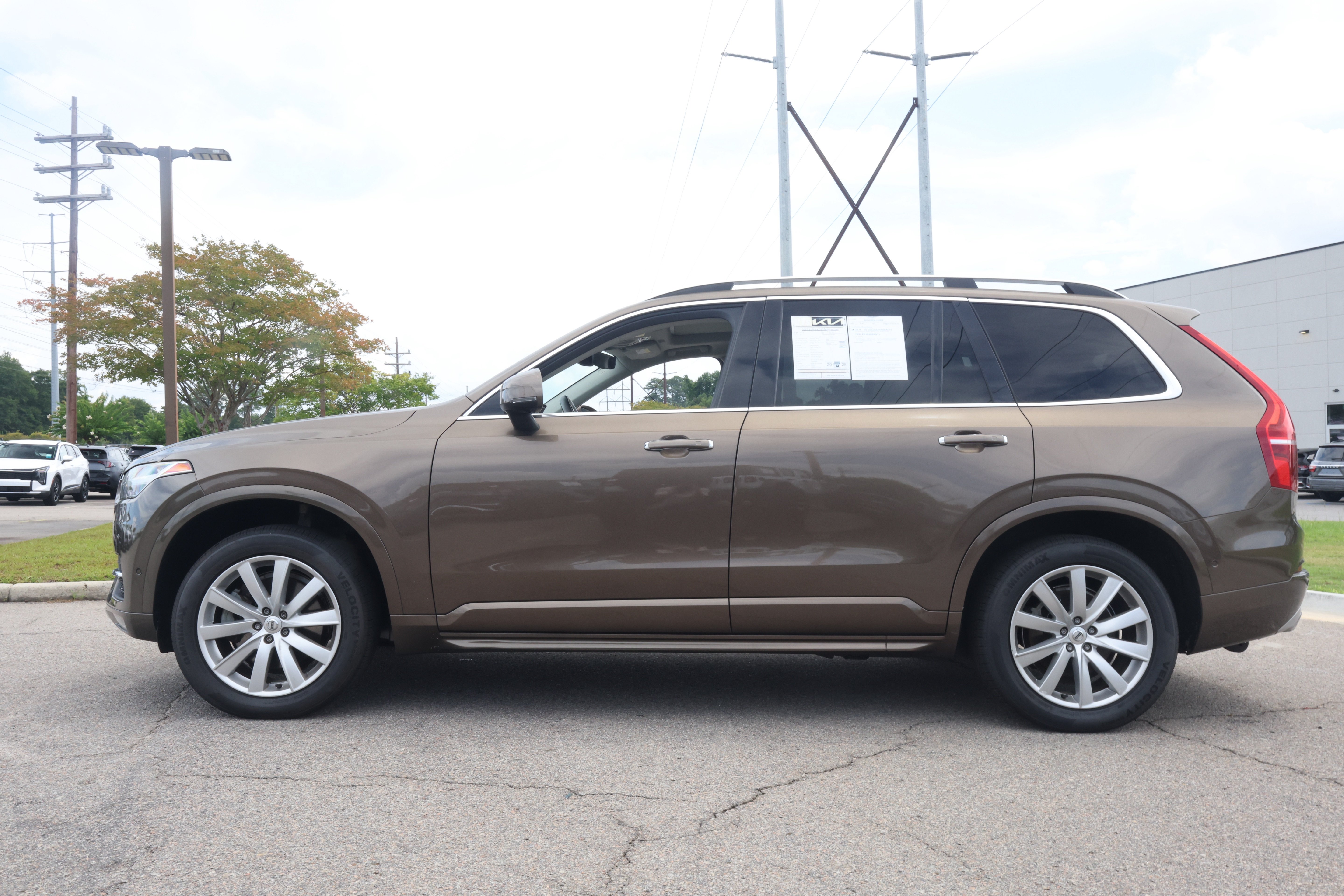 Used 2017 Volvo XC90 T6 Momentum w/ Vision Package AWD/4WD image 2