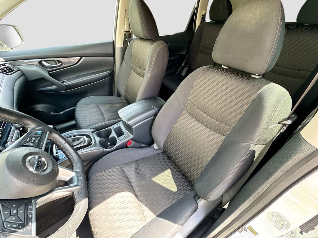 Used 2019 Nissan Rogue SV w/ Premium Package image 16