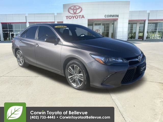 Used 2016 Toyota Camry SE image 1