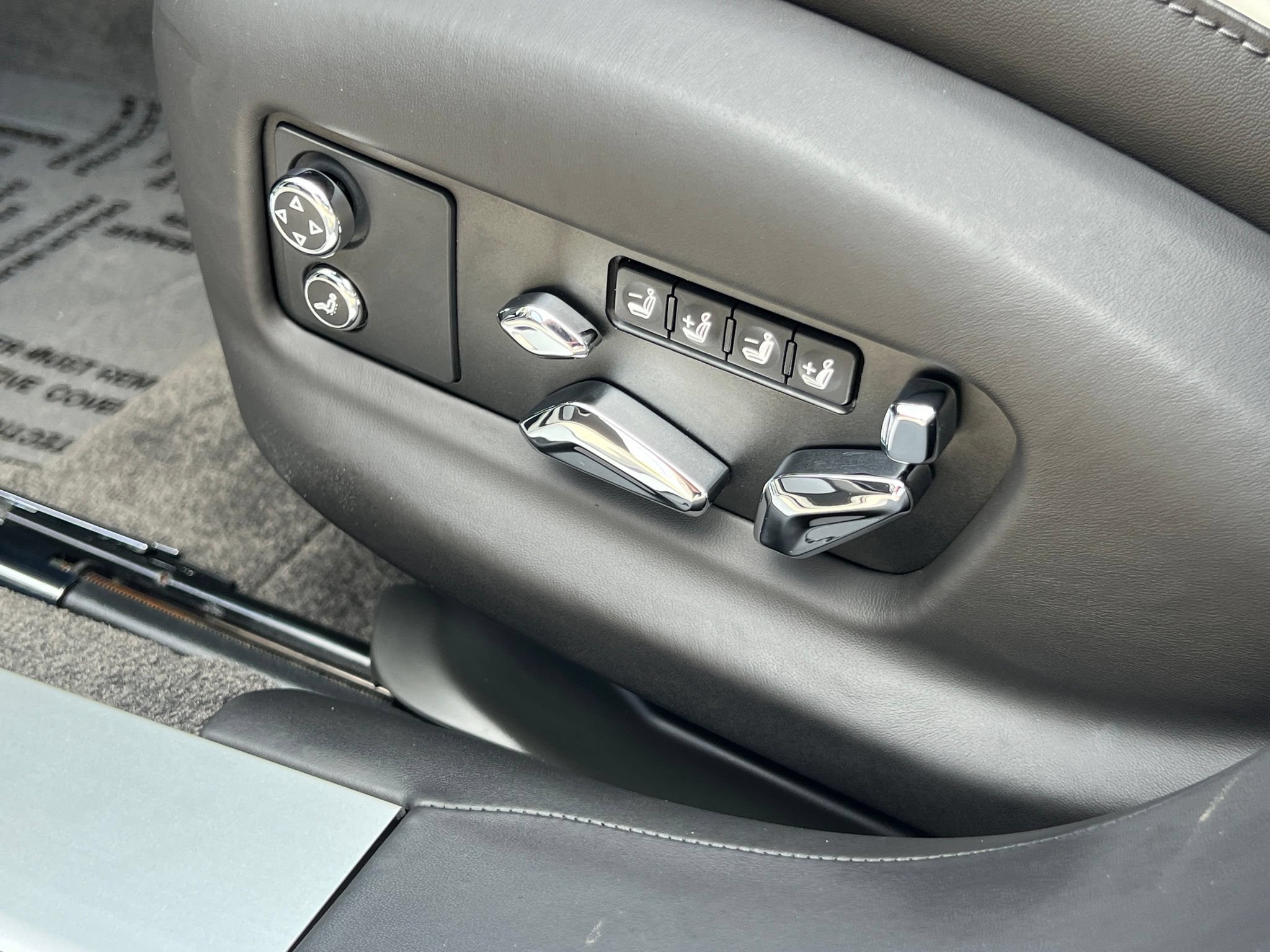 Used 2023 Bentley Flying Spur W12 AWD/4WD image 38