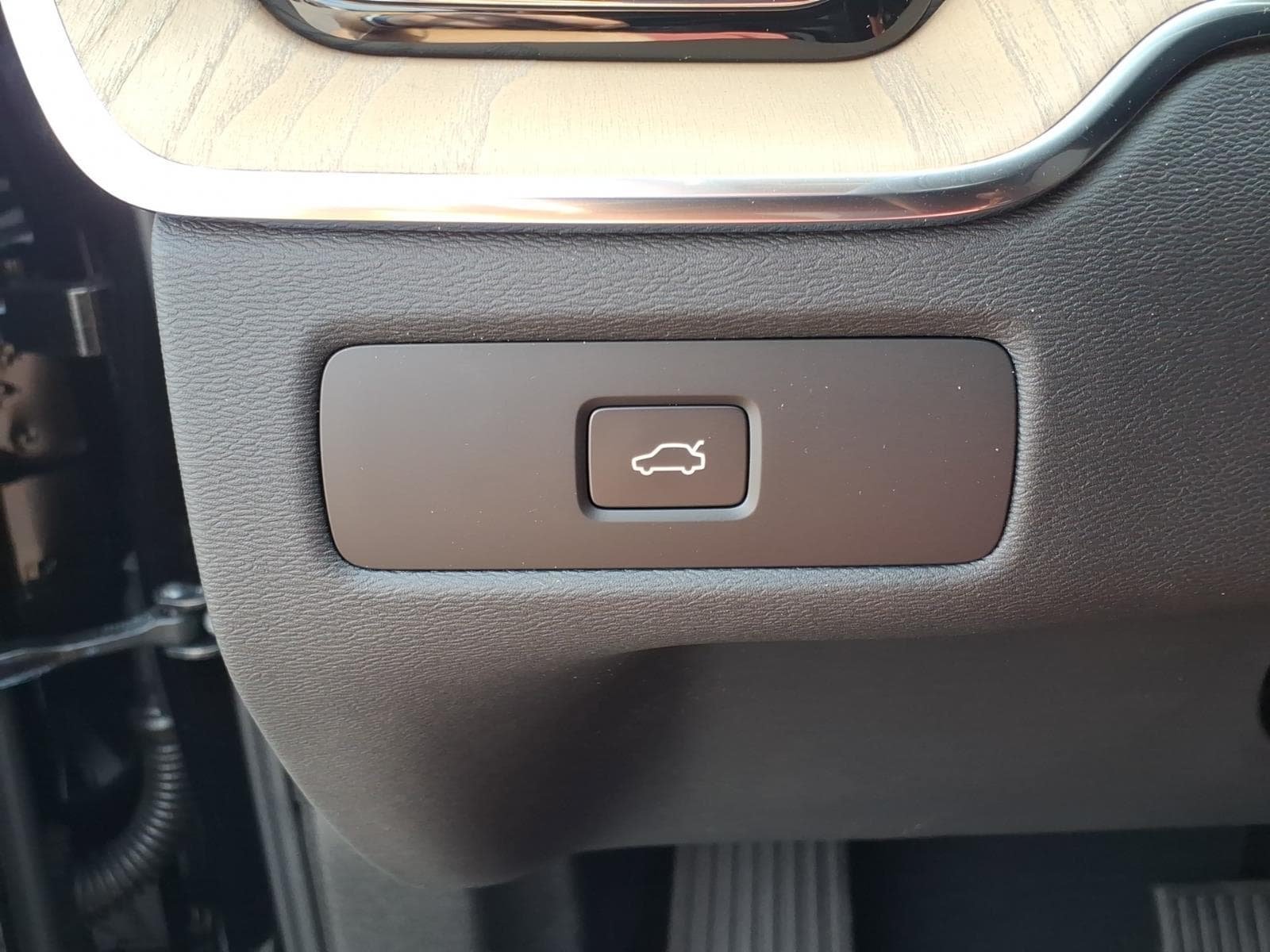 New 2027 Volvo XC60 B5 Ultra AWD/4WD image 17