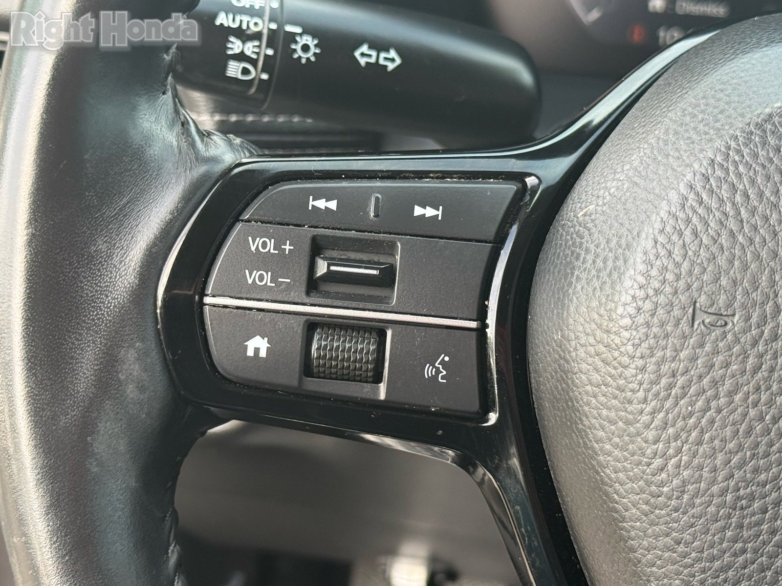 Used 2025 Honda HR-V EX-L image 16