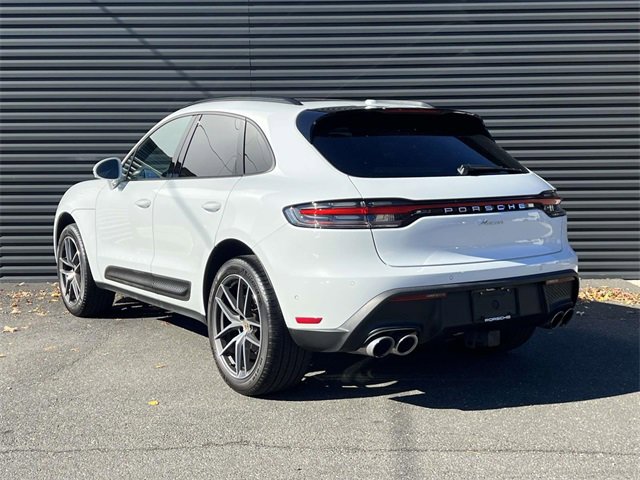Certified 2022 Porsche Macan image 3