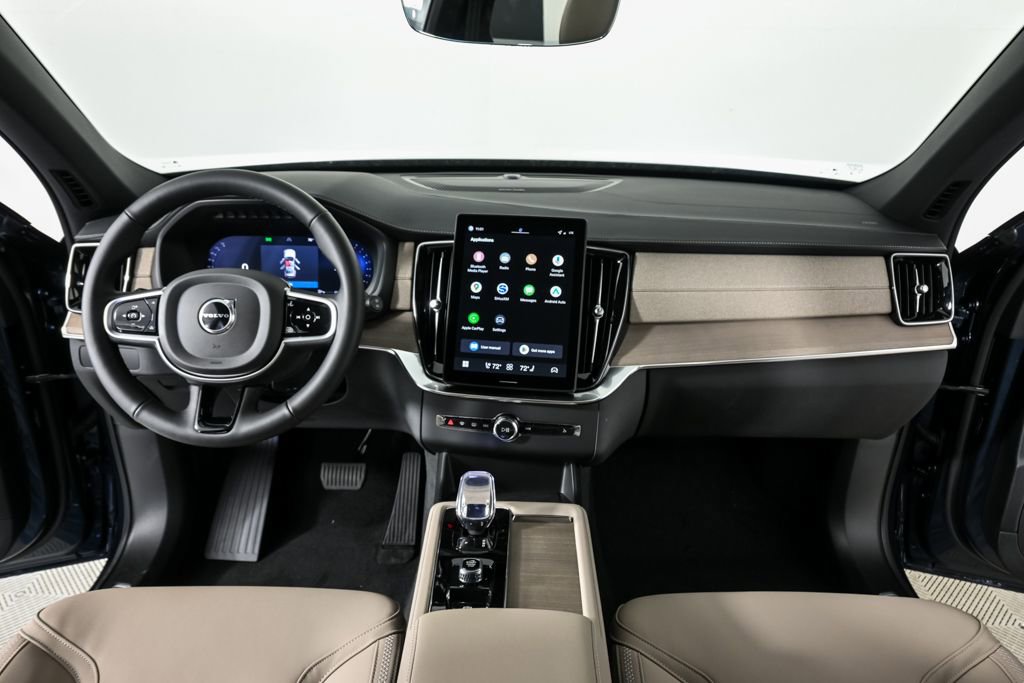 New 2026 Volvo XC90 B6 Plus w/ Protection Package Premier image 18