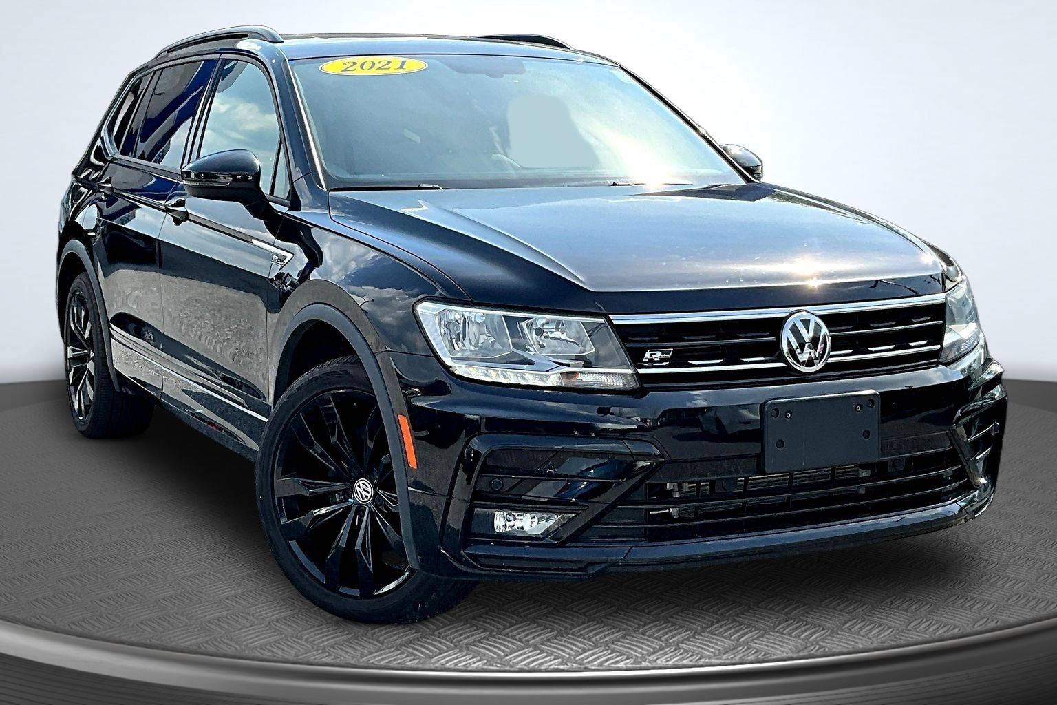 Used 2021 Volkswagen Tiguan SEL AWD/4WD image 3