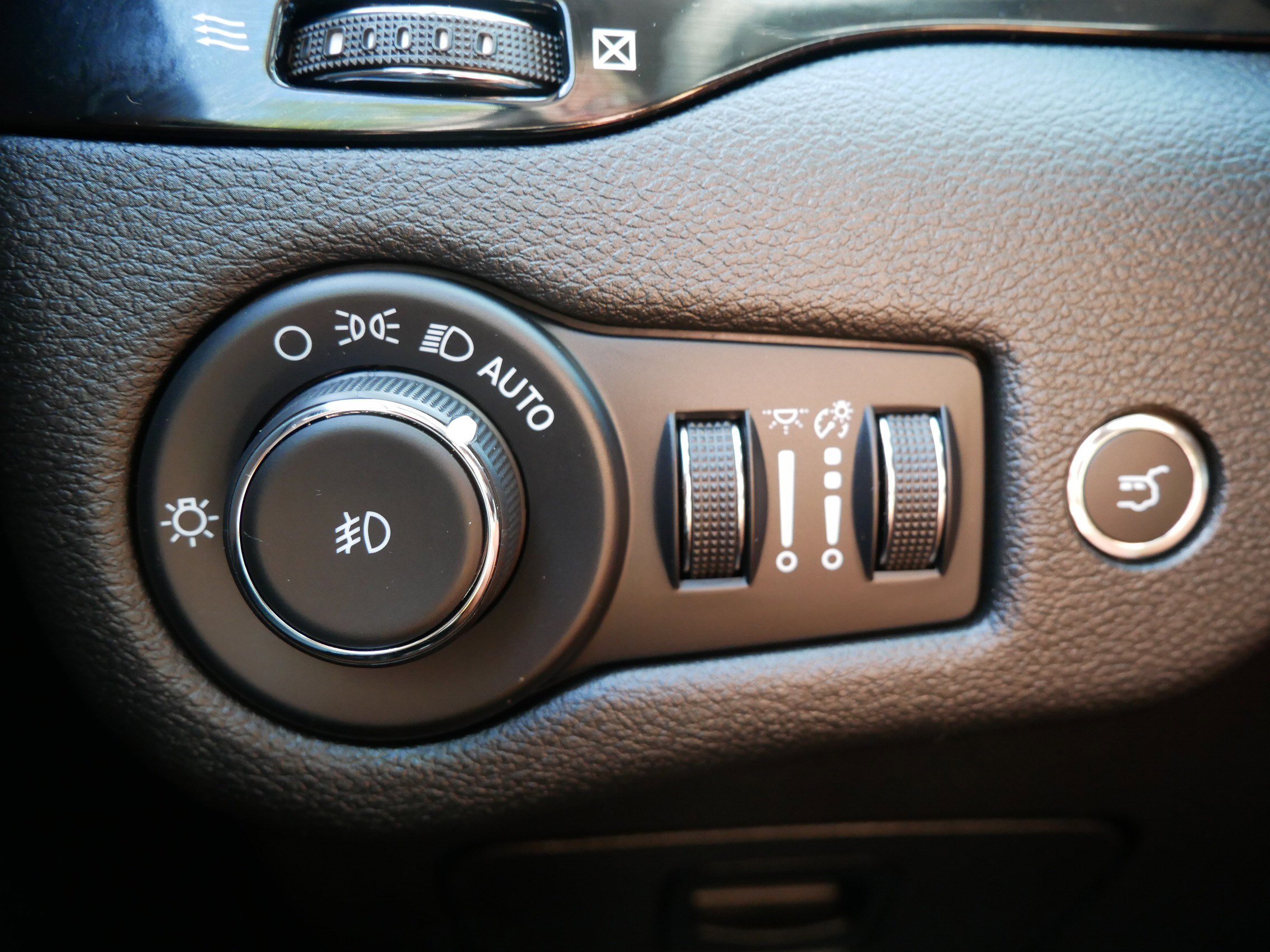 Used 2023 Jeep Cherokee Altitude Lux AWD/4WD image 26