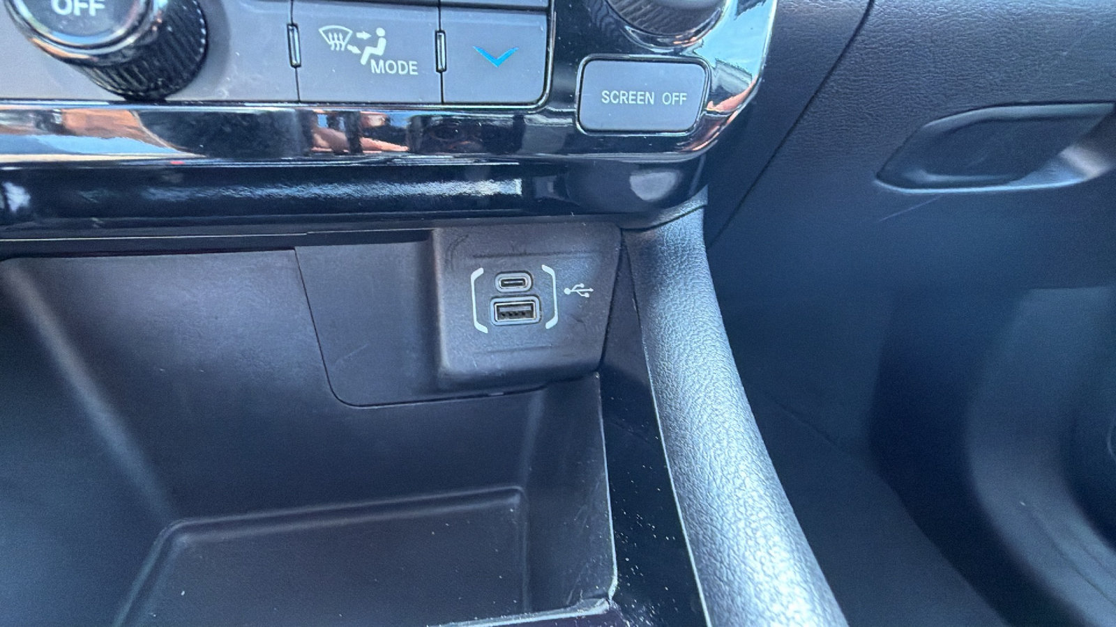 Used 2024 Jeep Compass Limited AWD/4WD image 33