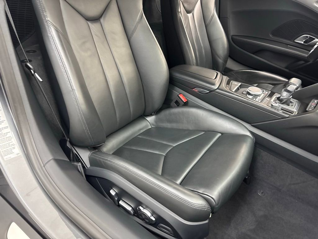 Used 2018 Audi R8 V10 w/ Premium Package image 34