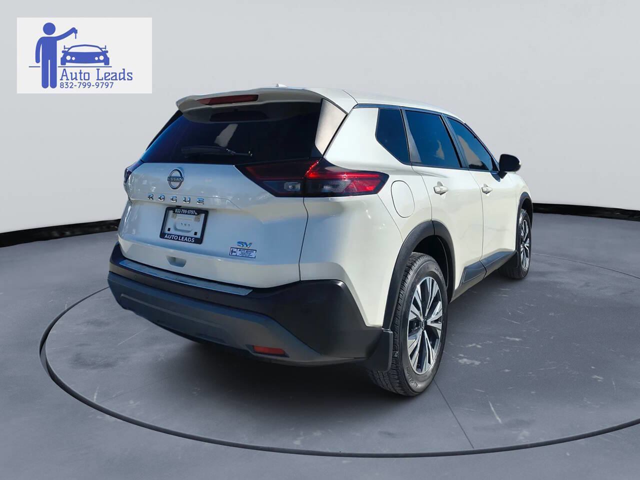Used 2022 Nissan Rogue SV image 5