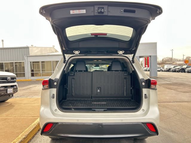 Used 2020 Toyota Highlander Limited image 8