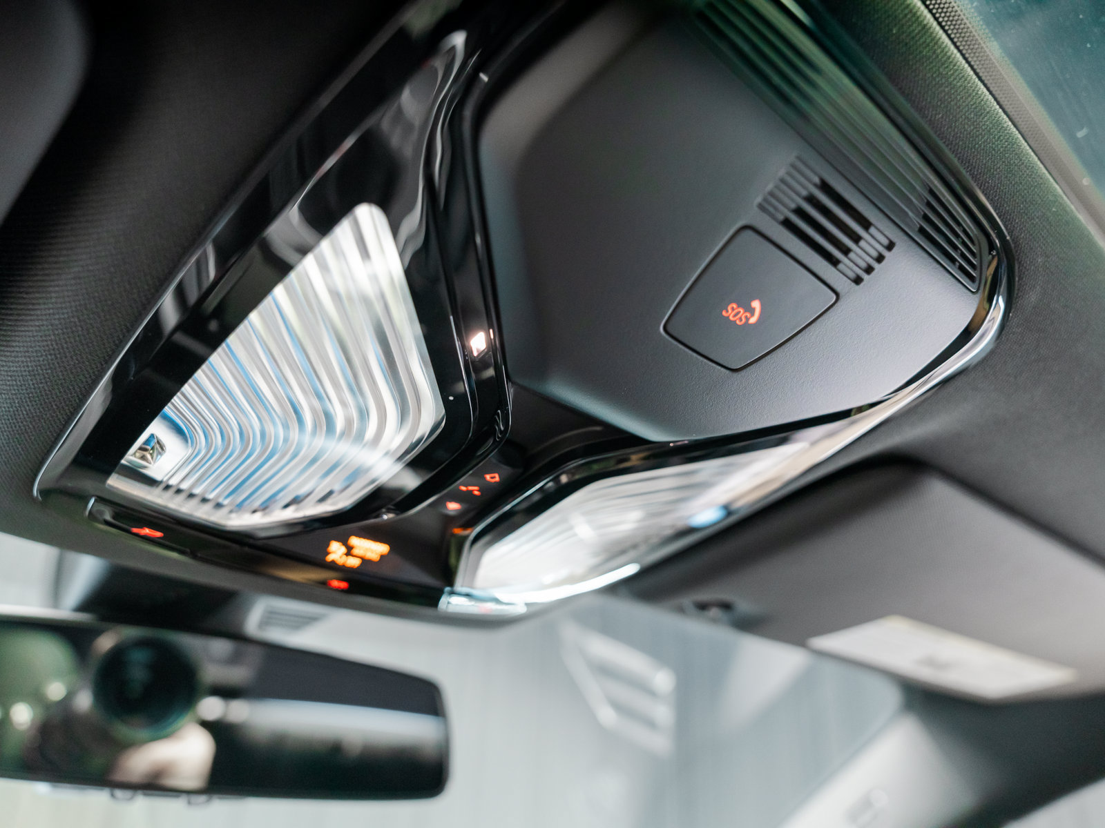 Used 2025 BMW M2 w/ Lighting Package RWD image 61