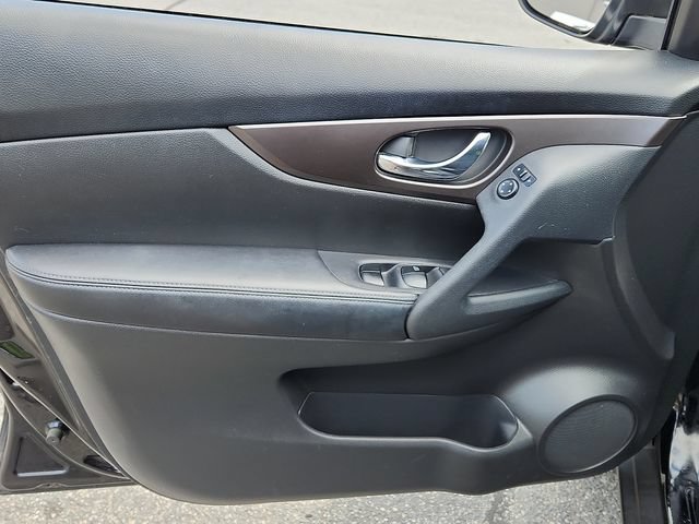 Used 2014 Nissan Rogue SV w/ SV Premium Package AWD/4WD image 13