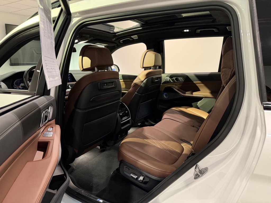 Used 2020 BMW X7 M50i image 22