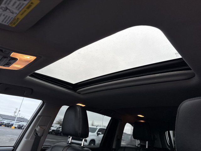 Used 2017 Toyota Highlander SE image 16