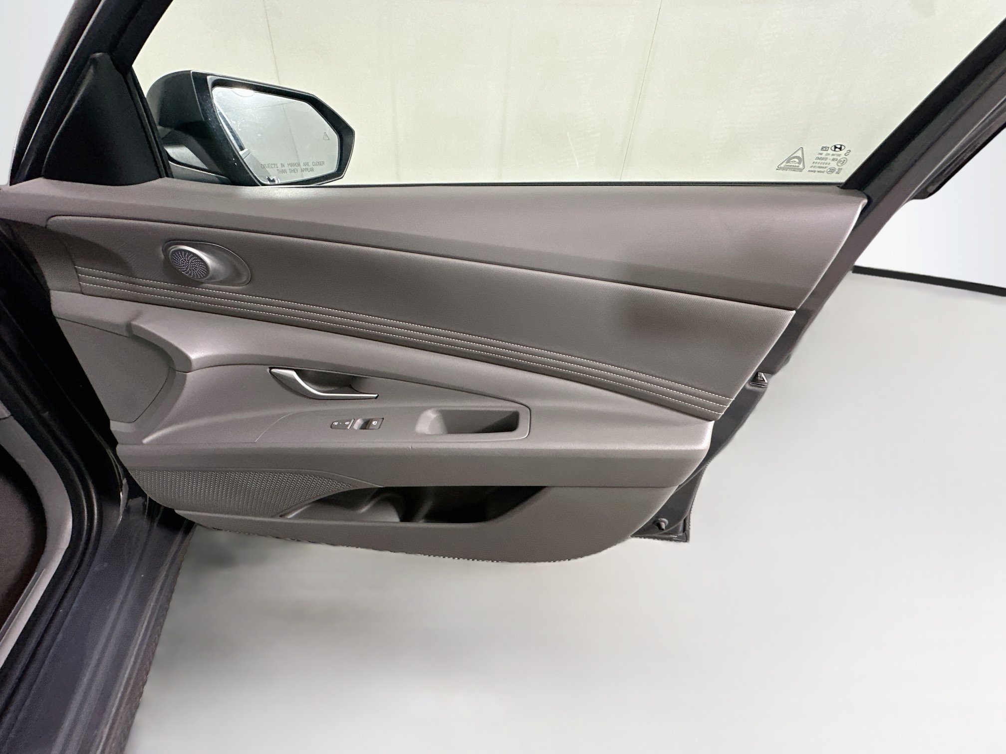 Used 2025 Hyundai Elantra SEL FWD image 32