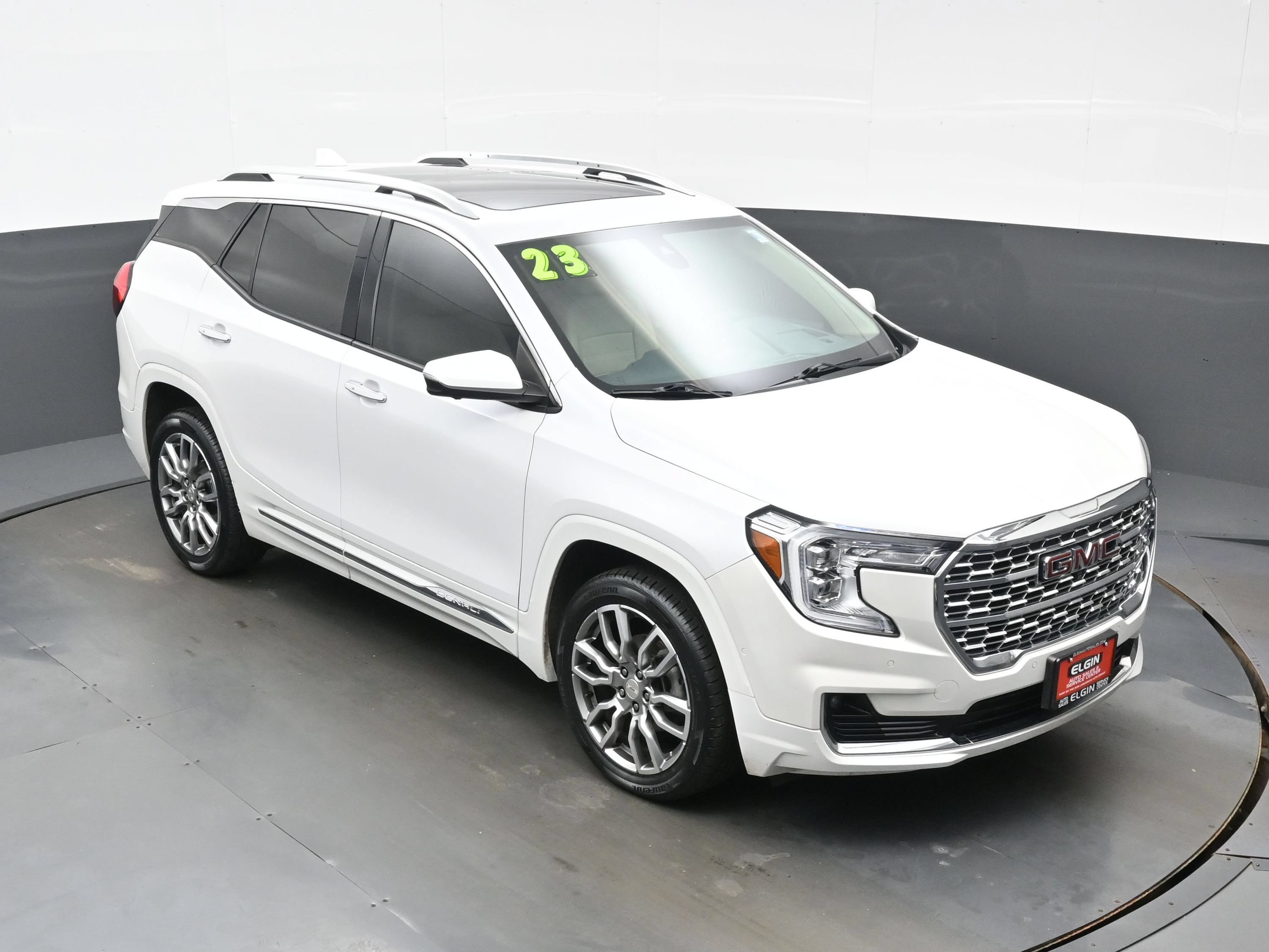 Used 2023 GMC Terrain Denali w/ Denali Premium Package AWD/4WD image 43