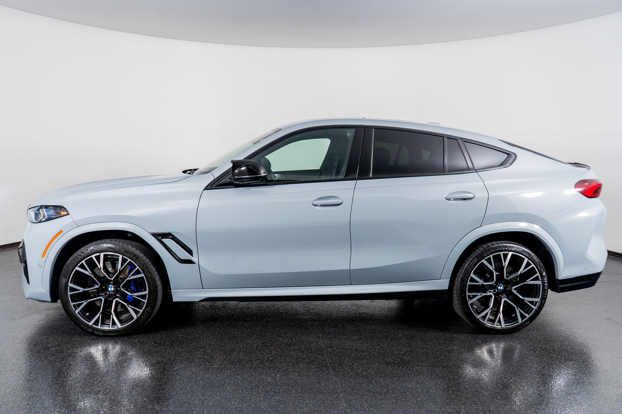 Used 2025 BMW X6 M Competition w/ Executive Package image 15