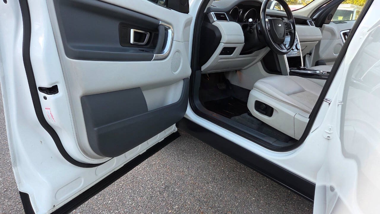 Used 2017 Land Rover Discovery Sport SE AWD/4WD image 28